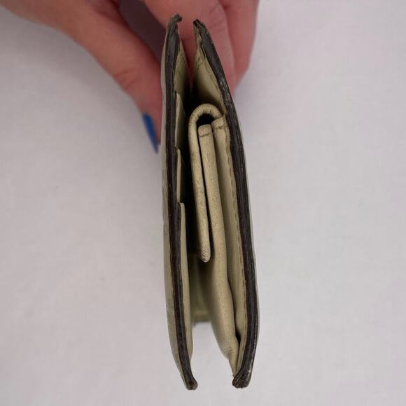 Gucci Ivory Monogram Leather Bifold Wallet - Picture 10 of 12